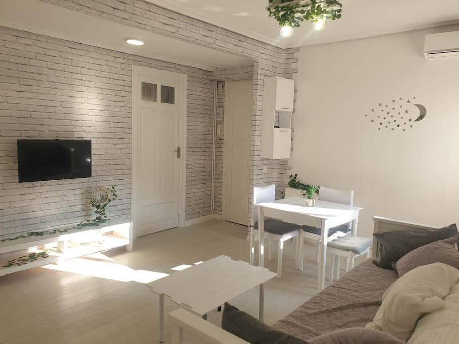 Apartamento Eguzkilore. ログローニョ エクステリア 写真